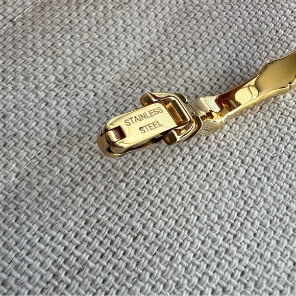 GUCCI Yellow Gold Bamboo Bangle Watch - Picture 9 of 16